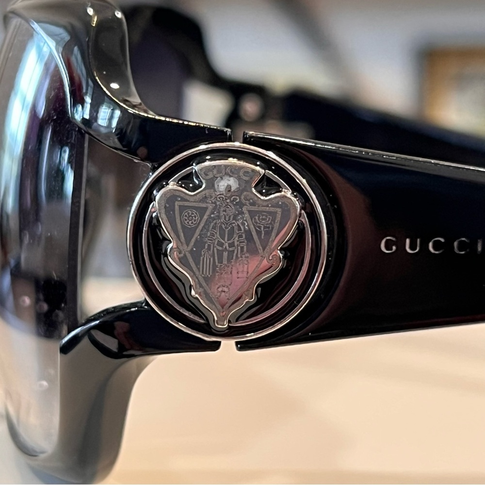 Gucci Black Sunglasses w/ Vintage Knight Logo in Silver- EUC! - Picture 3 of 12